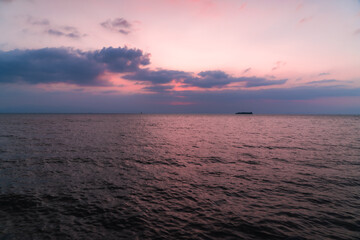 福岡県大牟田市の有明海に沈む夕日