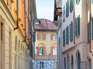 colorful houses in como italy