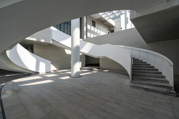 Obraz premium empty ground with modern building made with concrete