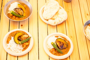 アウトドアキッチンで楽しむフレッシュな野菜カレーパーティー