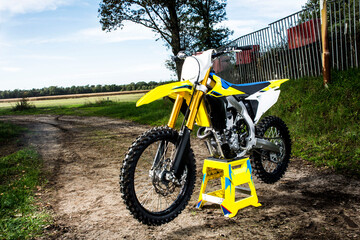 Obraz premium An up-close view of the powerful heart of a motocross bike. This detailed image captures the intricate engineering and robust design of the engine and frame, showcasing the power and passion.