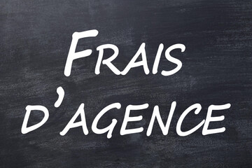 Obraz premium Frais d'agence tableau noir