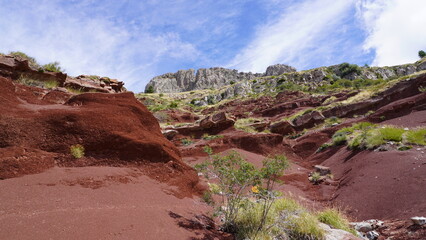 Vers Dom de Barrot en rouge
