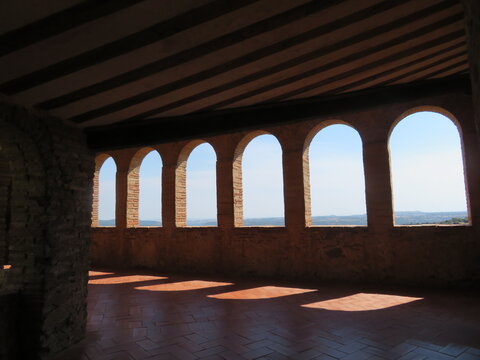 Beautiful landscapes of towns, historic buildings, living nature with large trees, endless views