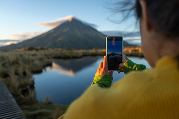Capturing Mount Taranaki's sunrise reflection on smartphone