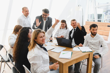 Obraz premium Business team celebrating success during office meeting