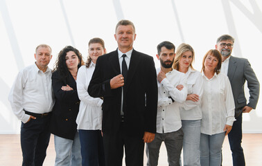 Obraz premium Confident business team posing in modern office setting