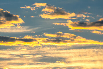 Fototapeta premium Majestic sunset sky filled with colorful clouds over tranquil horizon at dusk