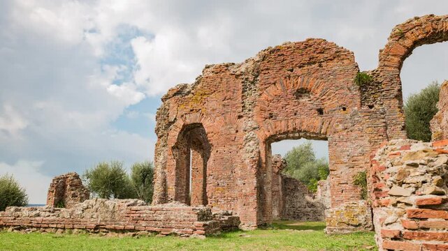 Timelapse delle Terme romane di Massaciuccoli nel comune di Massarosa in provincia di Lucca