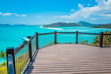 Obraz premium Viewpoint or Belvedere in Whitehaven Beach is on Whitsunday Island. The beach is known for its crystal white silica sands and turquoise colored waters. Autralia, Dec 2019