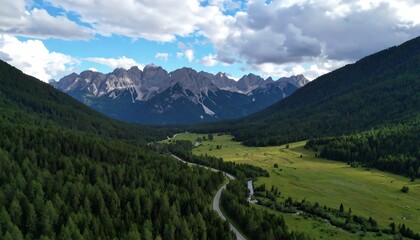 Obraz premium Alpine valley panorama