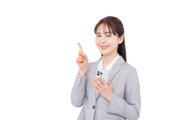 スマホを見るビジネスウーマン