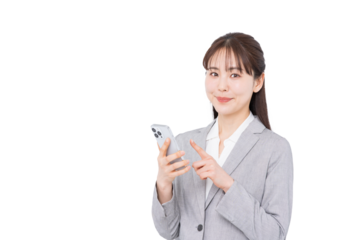 スマホを見るビジネスウーマン