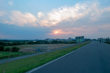 Fototapeta premium 夕方の広い河原