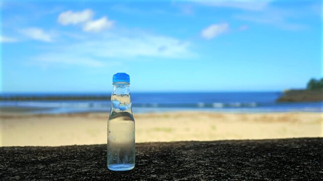 夏の海とラムネ