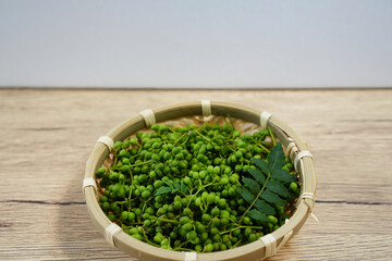 香り豊かな山椒の実