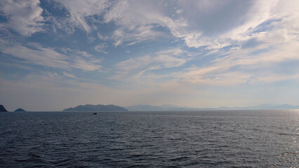 바다 위의 장엄한 구름