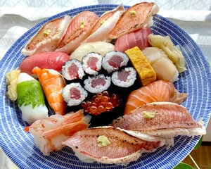 新鮮なお寿司盛り合わせ
