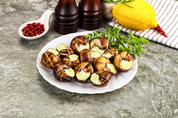 Fresnch escargort with basil butter