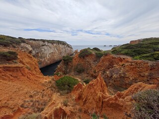 Rote Felsen an der Algarve