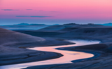 Fototapeta premium Landscape photography of river winding through hills at dusk or dawn