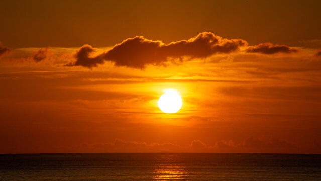 夏の早朝の奄美大島の海。