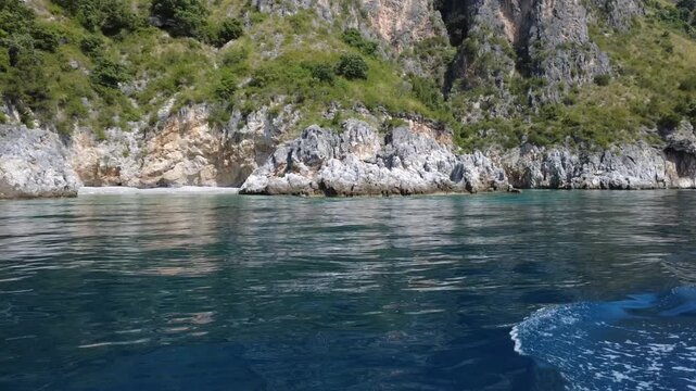 La bella costa da Scario all'area marina protetta degli Infreschi e della Massetta in Cilento ,Italia