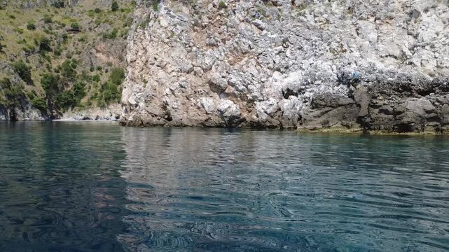 La bella costa da Scario all'area marina protetta degli Infreschi e della Massetta in Cilento ,Italia