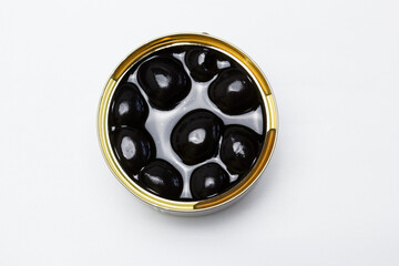 lata de aceitunas negras