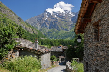 The hamlet Le Villaron, a hamlet located between Bessans and Bonneval sur Arc, Vanoise National Park, Maurienne Valley, Savoie, Northern French Alps, France, with houses and traditional slate roofs