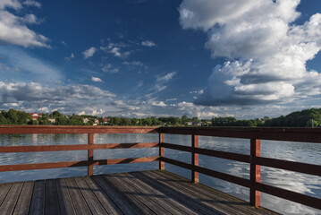 Obraz premium SUMMERTIME IN CZAPLNEK - A beautiful sunny day at the wooden walking pier on the lake 