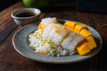 Sweet Ripe Mango with Coconut Sticky Rice, a Classic Thai Dish.