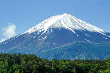 Fototapeta premium Close-Up of Mount Fuji with Snow on the Peak, Japan