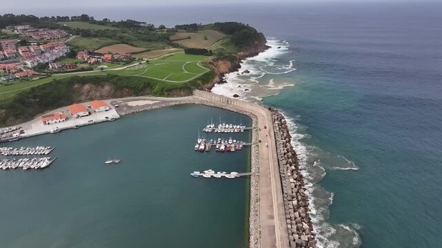 Puerto deportivo de Luanco en Asturias