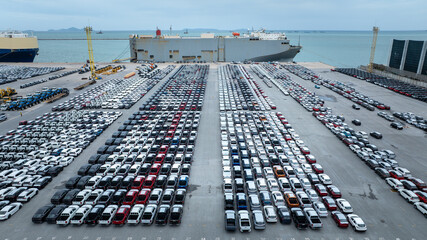 Roll-on Roll-of  ship loading new cars line up © SHUTTER DIN