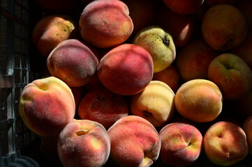 peaches on a market