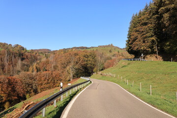 Sonniger Herbsttag bei Steinen im Hochschwarzwald	