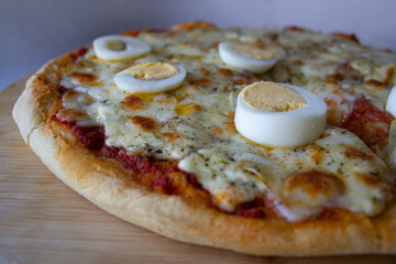  Delicious ham and mozzarella pizza with delicious homemade tomato sauce.
