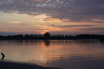 TRAMONTO SUL FIUME