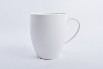 Fototapeta premium a white coffee cup sitting on a white surface