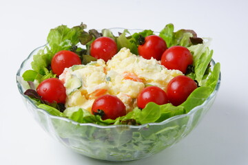 ポテトサラダ　ミニトマト