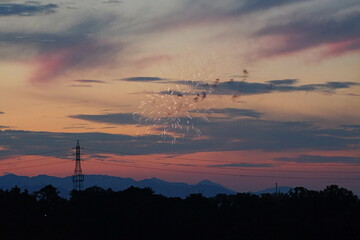 夕空に映える打ち上げ花火（八王子花火大会）