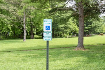 A handicap parking sign in the park.
