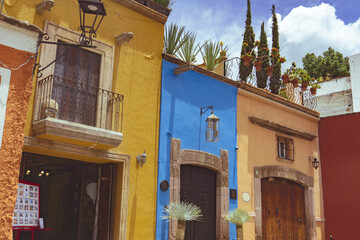 Obraz premium Colorful houses in San Miguel de Allende