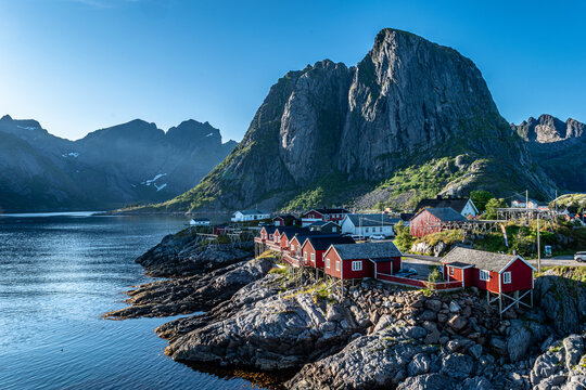Hamn&oslash;y, un piccolo villaggio di pescatori nel comune di Moskenes, nella contea di Nordland, in Norvegia. 