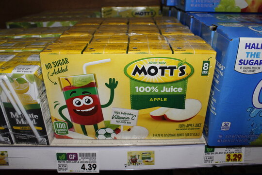 MOTT'S Apple Juice Boxes closeup