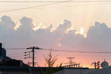 グラデーションが綺麗な夏の雲と夕陽