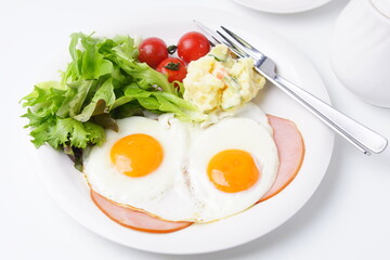 ハムエッグ朝食