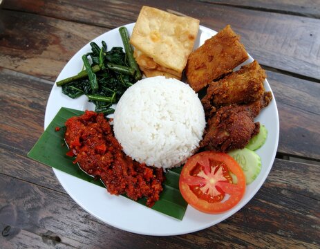 food photograph of nasi tempong