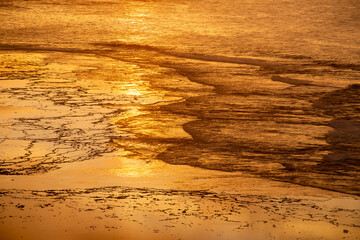 夏の奄美大島の夜明け前の珊瑚礁の海。